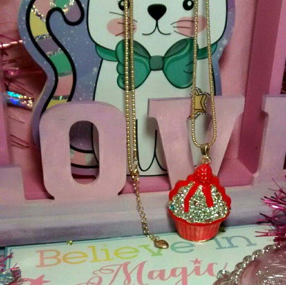 🍦🆕🍒 Cherry Ice Cream Betsey Johnson Necklace - Picture 2 of 2